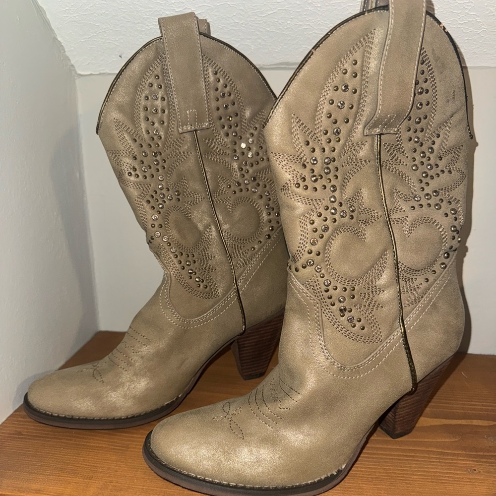Very Volatile Tan Ankle Boots